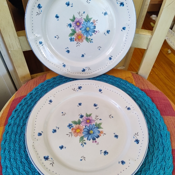 Design Concepts Provincial Bourquet Stoneware. - Picture 2 of 8